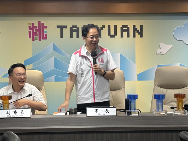 张善政见国健署办扩大肺癌筛检有感而发，提桃市办肺癌筛检是跨局处的工作，更有企业见桃市办理肺癌筛检有成捐近亿元行动电脑断层扫描车。 (廖姮玥摄)