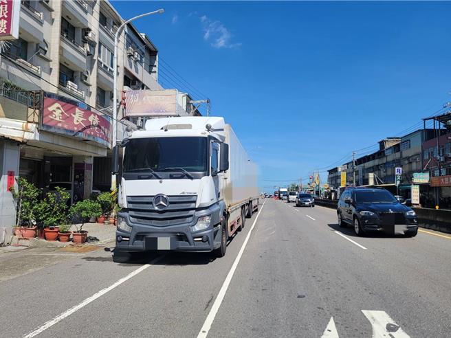 台中市大肚區沙田路7月31日上午發生死亡車禍。（民眾提供／馮惠宜台中傳真）
