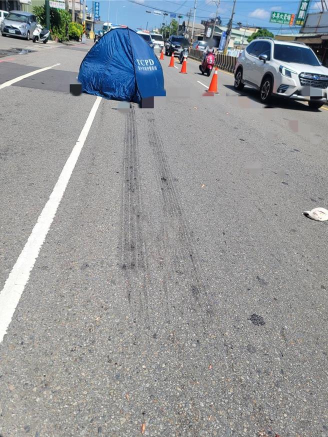 台中市大肚區沙田路7月31日上午發生死亡車禍。（民眾提供／馮惠宜台中傳真）