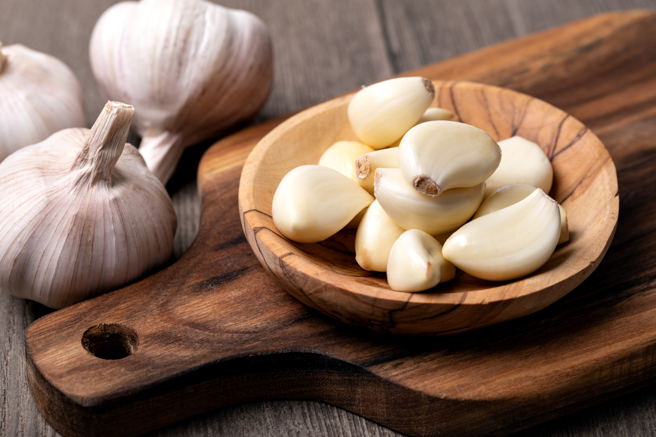 蒜頭是容易產氣，造成腹部脹氣的高腹敏食物。（示意圖，Shutterstock／達志）