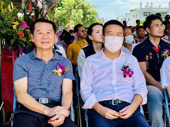 后龙镇公所公有零售市场拆除重建工程31日动土，先前规画全案的前后龙镇长朱秋隆（左）、前行政院中部办公室执行长徐定祯都助力甚多。（读者提供／谢明俊苗栗传真）