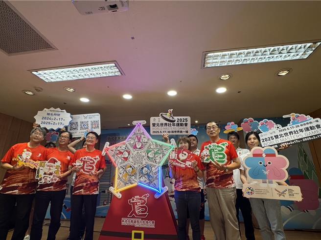 新北市举办新北耶诞城系列活动之一「耶诞快追！新北市耶诞马拉松接力赛」，今（31）日举办记者会。（柯毓庭摄）