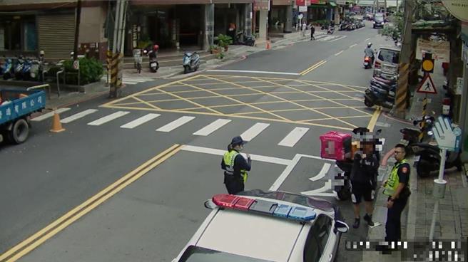 警方到场处理。（三重警分局提供）