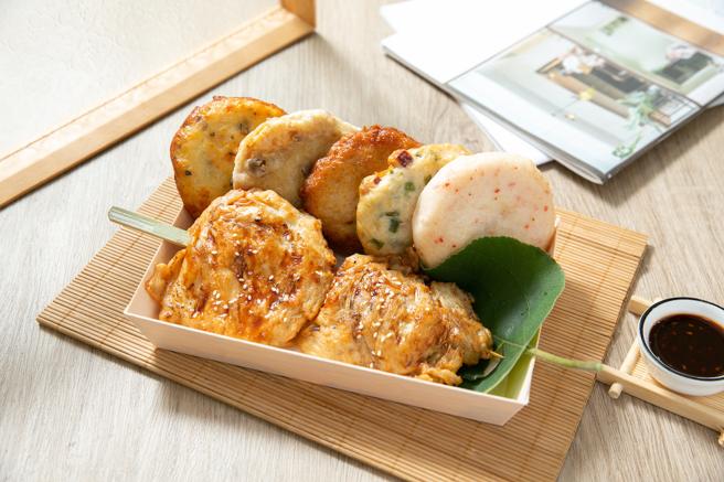 宏匯廣場京都燒烤「串仟」天婦羅3支，原價360元、特價300元。（宏匯廣場提供）