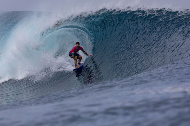 巴黎奥运衝浪赛，巴西选手麦迪纳（Gabriel Medina）。（图／路透）