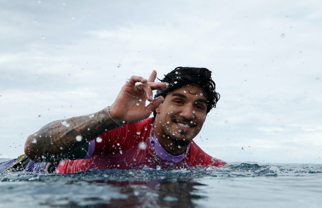 巴黎奥运衝浪赛，巴西选手麦迪纳（Gabriel Medina）。（图／路透）