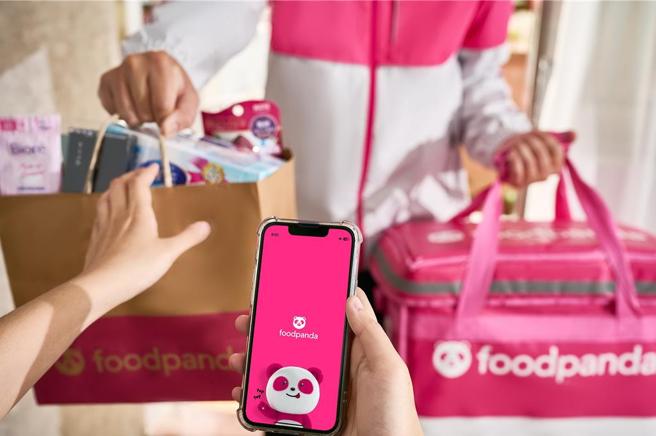 foodpanda 涼感好物神救援，退熱貼銷量狂漲 8 成，曬後急救商成長逾 6 成 。圖／foodpanda提供