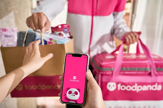 foodpanda 涼感好物神救援，退熱貼銷量狂漲8成。（foodpanda提供）