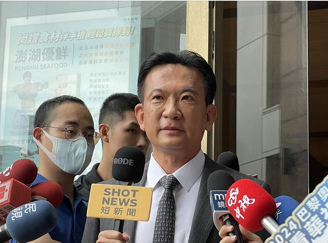 台南市长初选 王世坚夸陈亭妃领先 林俊宪说出致胜绝招。（曾薏苹摄）