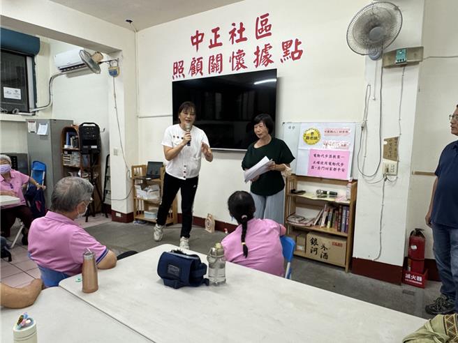 据统计，屏东县今年6月单月车祸死亡人数高达15人，较去年同期增加2人，为此，县府除加强取缔违规外，也积极挑选合适「路老师」加入宣讲行列。（屏县府提供／谢佳潾屏东传真）