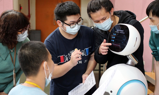 迎接AI浪潮，龍華科大堅持特色辦學，畢業生普獲企業青睞。(照片/龍華科大提供)
