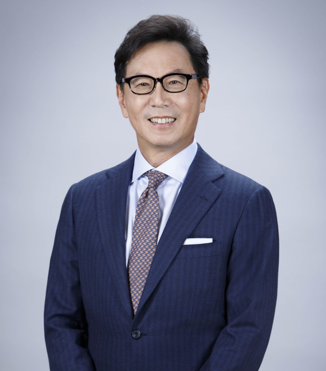 台灣大哥大董事長蔡明忠連續3屆蟬聯入榜，再度榮獲台灣企業領袖100強殊榮。（圖∕台灣大哥大提供)