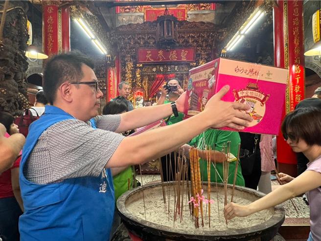 媽祖加持。（創世基金會提供／李京昇苗栗傳真）