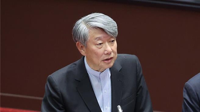 經濟部長郭智輝今表示，油價電價很多政治考量在補助 ，現在社會經濟改變 ，要適時反映一些成本。圖為先前在立法院備詢狀況。(資料照)
