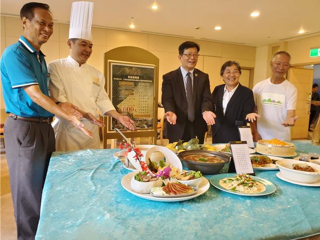 古坑竹笋宴将于8月10、11日开吃，地点在剑湖山大饭店一楼宴会厅，共有10道竹笋佳肴。（周丽兰摄）
