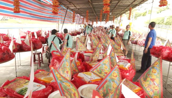 農曆七月各地都會舉辦中元普渡。（王紹羽拍攝）