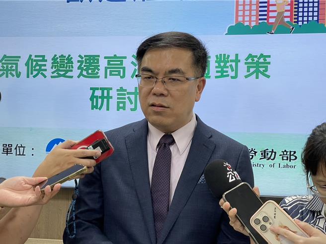 環境部長彭啟明今天出席環境部舉辦「氣候變遷－高溫調適對策研討會」。（蔡佩珈攝）