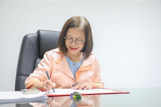 海洋委員會主委管碧玲7月31日對於海保法將公布感到狂喜。（摘自管碧玲臉書／林瑞益高雄傳真）