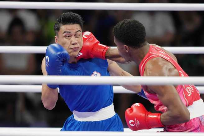 中华队甘家葳（左）在巴黎奥运不敌美国对手。（中华奥会提供）