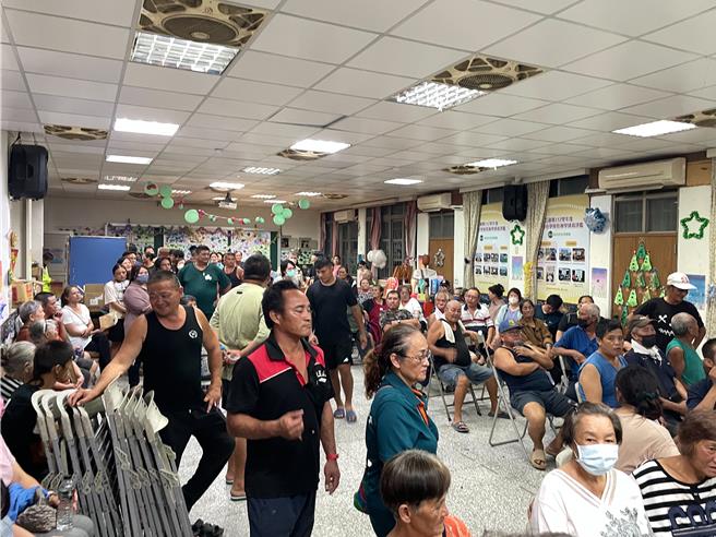 苏花安行经路段，秀林乡克尼布（和平）部落今办谘商同意投票，出席户数踊跃。（苏花改工程处提供／王志伟花莲传真）