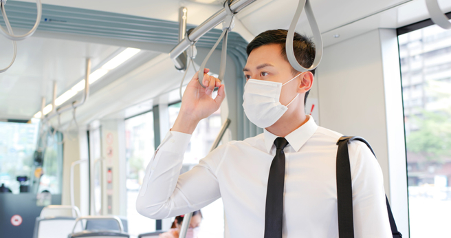 近日一名男网友表示自己年薪约有350万，并曝光自己徵求女友的标准。（示意图：shutterstock／达志）