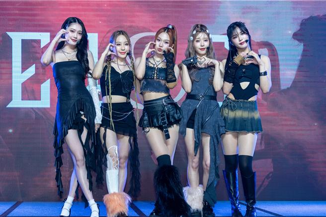 女团「ELL＆s」7月31日举办出道及新曲〈Elevatah〉发布记者会。（罗永铭摄）