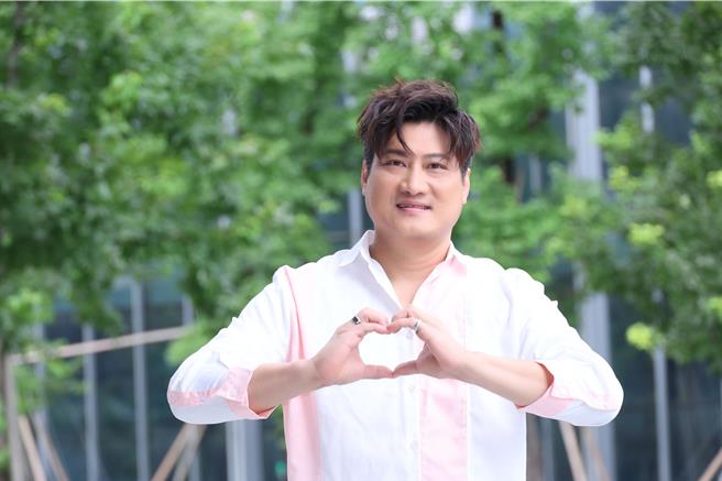 杨哲7月31日宣布将在高雄流行音乐中心海音馆开唱。（豪记唱片提供）