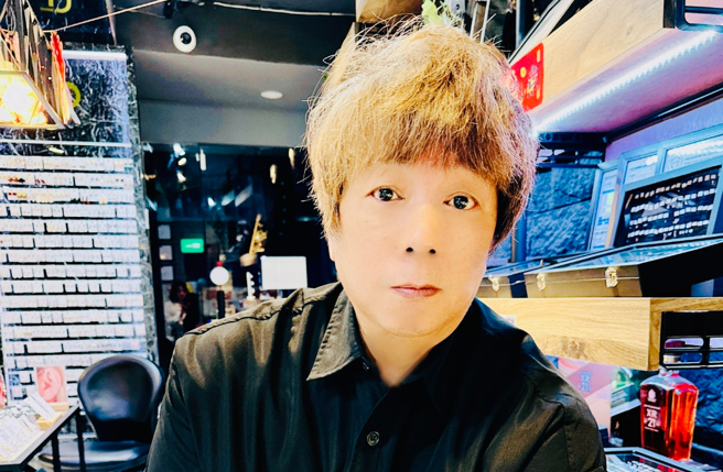 曹西平表示，朋友的阿嬤抱孫過馬路被撞飛。（圖／FB@曹西平）