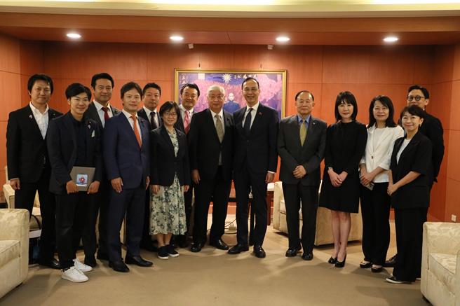 国民党主席朱立伦今会见日本跨党派国会参眾议员访问团。（文传会提供）