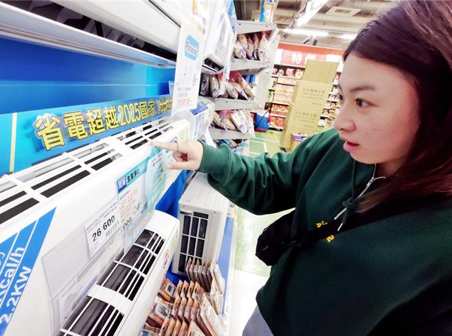 濟部今(31)預告《能源管理法》修法，未來冷氣機、電冰箱等家電如能耗標示不實，罰金將加數倍到最高50萬。(資料照)