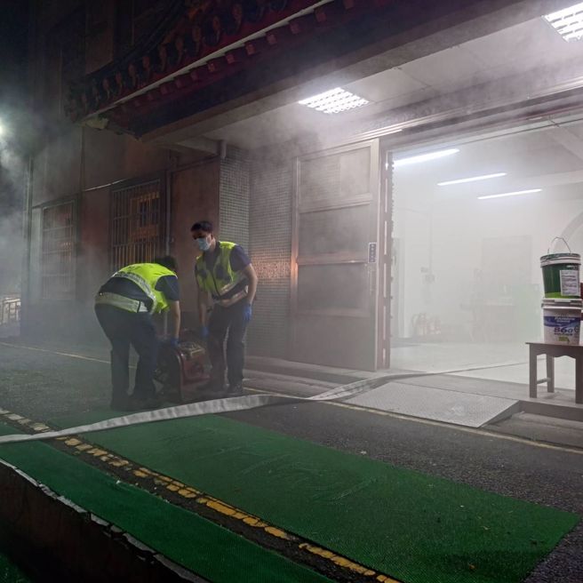 国史馆新店分馆内，不断飘出灭火气体FM200。（翻摄画面）