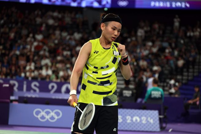 戴资颖在巴黎奥运羽球女单小组赛首场直落二过关。（陈筱琳摄）