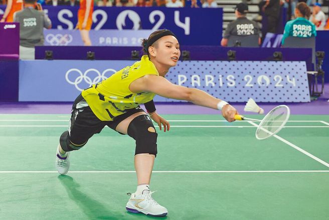 戴资颖在巴黎奥运羽球女单小组赛首场直落二过关。（陈筱琳摄）