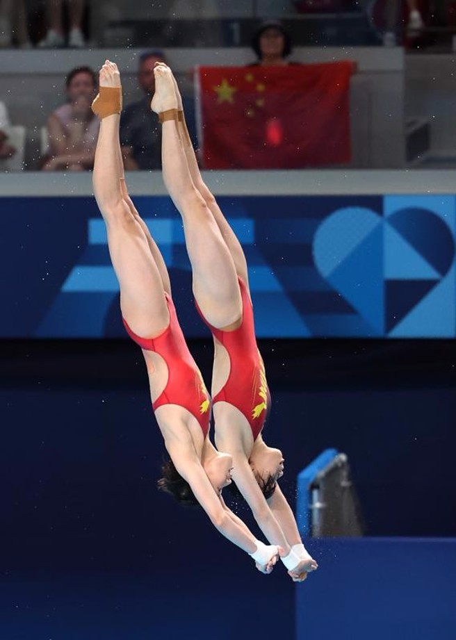 跳水雙人10米台陳芋汐與全紅嬋配對833天絕對優勢奪冠。（圖／新華社）