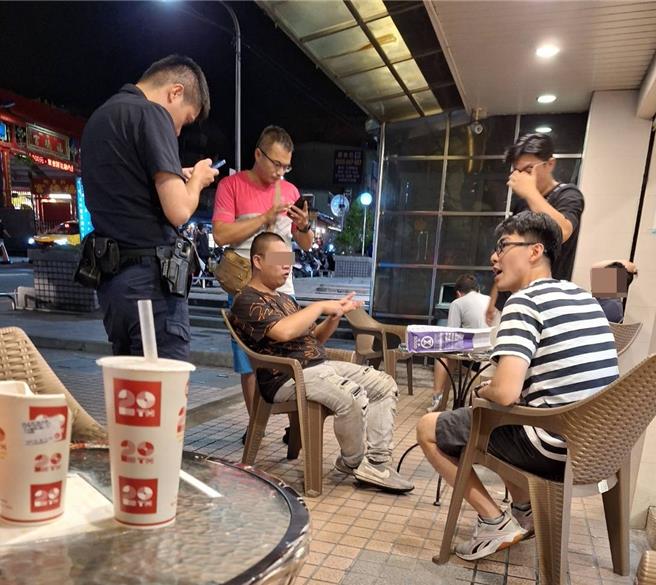 基隆市警方31日破獲一起假投資、真詐騙的案件，並逮捕一名取款的車手。（讀者提供／張志康基隆傳真）