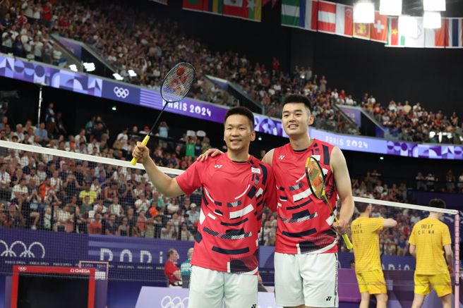 李洋（左）、王齊麟晉級巴黎奧運羽球男雙8強。（杜宜諳攝）