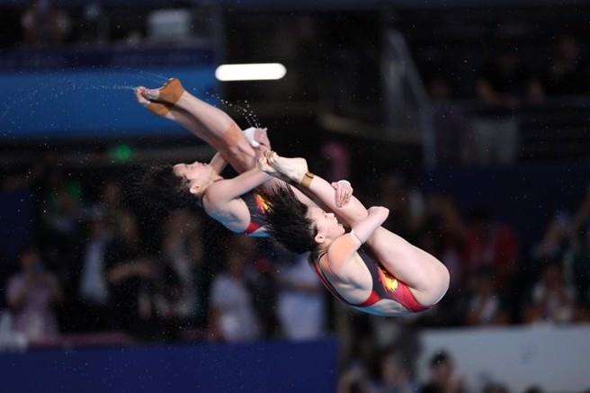 跳水雙人10米台陳芋汐與全紅嬋配對833天絕對優勢奪冠。（圖／中新社）