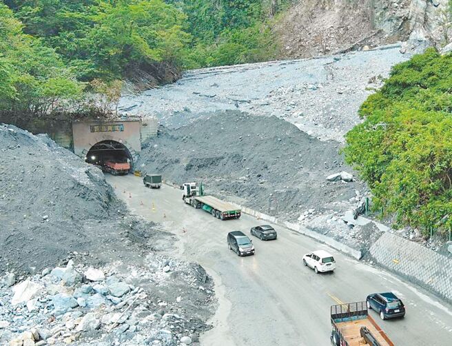 台9線蘇花公路161.3公里匯德隧道北口，30日恢復雙向通行。（公路局提供／王志偉花蓮傳真）