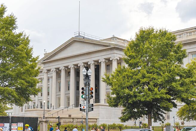 美国国债正式突破35兆美元，创下歷史新高。图为美国财政部大楼。（新华社）