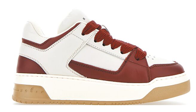 HOGAN Chamallow燕麦白色拼接酒红色皮革女士休閒鞋，2万3000元。（HOGAN提供）