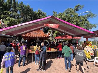 泡麵土地公石龍宮火災 另一處土地公廟備妥泡麵迎客