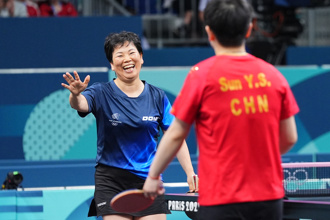 巴黎奧運》桌球阿嬤比賽時「喝可樂」惜敗給陸球后 喊話台球迷1句