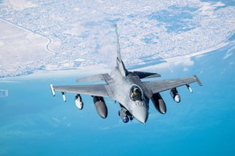 烏克蘭收到首批 F-16 戰機