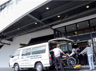 復康巴士再升級！高醫岡山醫院加入安心通關 就醫更便利