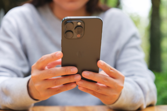 果粉将iPhone XR封为王者机。（示意图，shutterstock／达志）