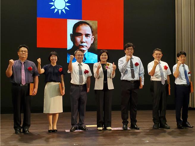 113學年度初任校長包括初建華國小校長林瑞吉、成功國小黃本宗、頂湖國小邱士哲、文正國小林中斌、中興國小李美娟、橋頭國小黃建中。（周麗蘭攝）