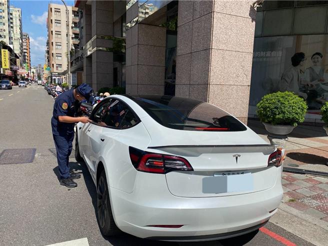 超速40公里以上扣牌半年！假車牌橫行，中警淨牌專案1個月。（台中市交通警察大隊提供／李易昌台中傳真）