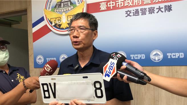交大執法組長向群欽表示，若車牌遭竊、假冒，車主可向監理機關申訴，也建議註銷原車牌，避免後續再有其他事端。（李易昌攝）