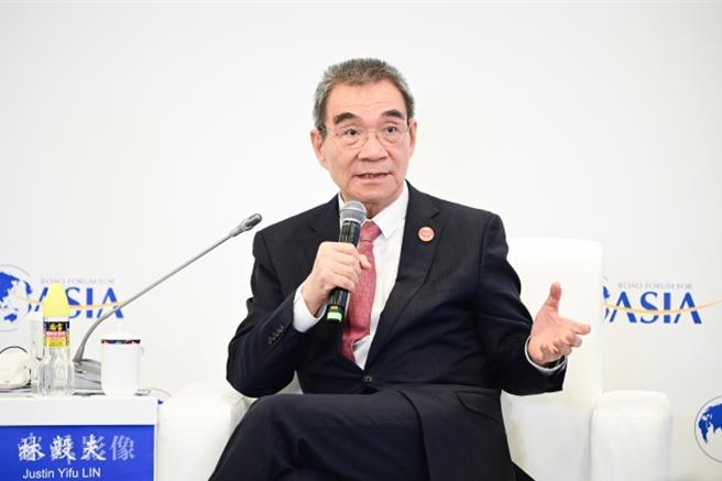 林毅夫称日本被美国误导了，但大陆不会重蹈覆辙。图为3月26日博鼇亚洲论坛2024年年会「减少贸易碎片化」分论坛林毅夫发言。（中新社）