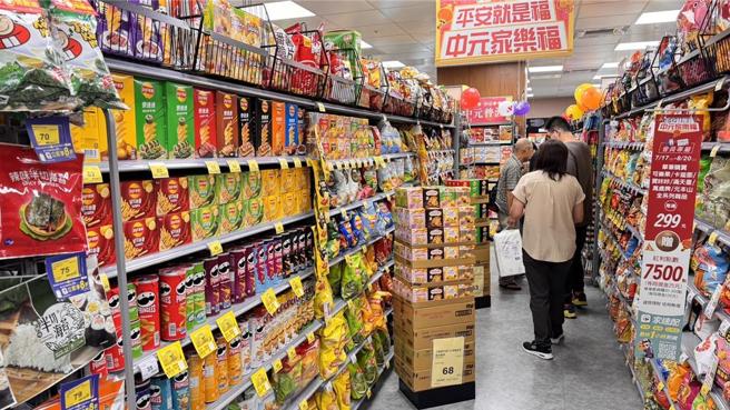 中元大檔休閒零食业绩占比达三成／图／家乐福